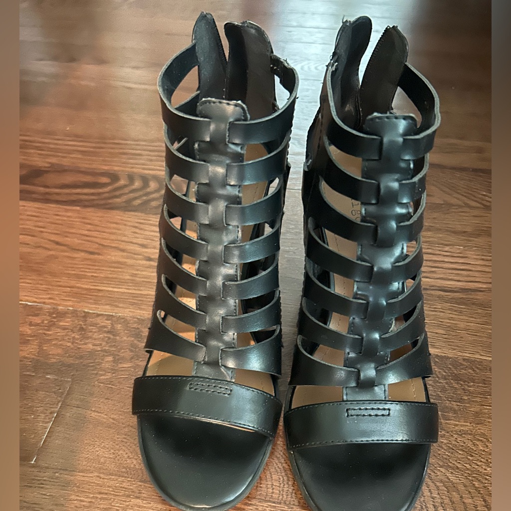Indigo Rd Brand Shoes Black Wedges Size 8
